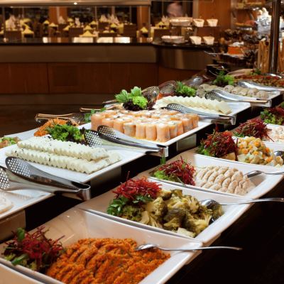 Ambiente del restaurante asador en Alfafar con carnes a la brasa y buffet variado, perfecto para familias, grupos y eventos